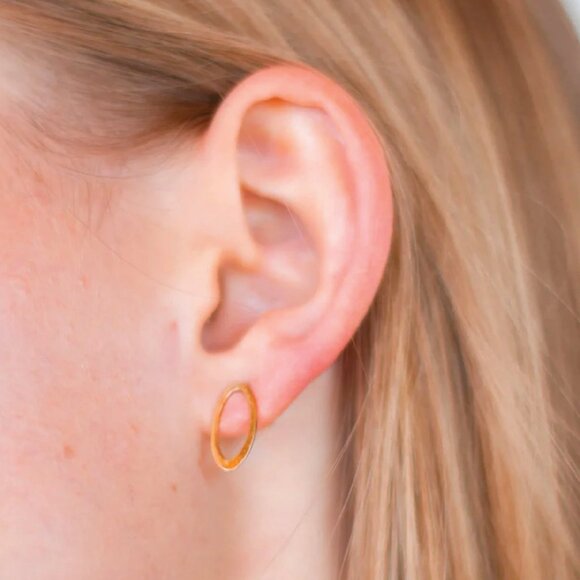 NWOT Oval Hammered Studs - Picture 2 of 2